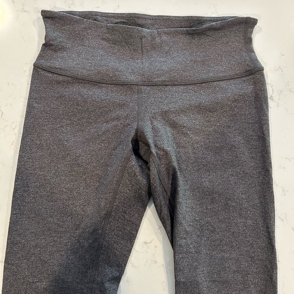 Lululemon Wunder Under Crop, Size 6 - Picture 5 of 9